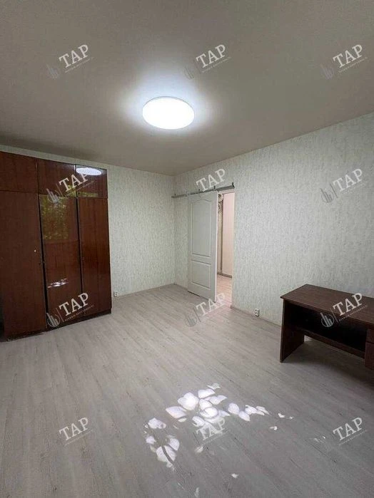 No commission for the buyer. Selling a real 1-room apartment