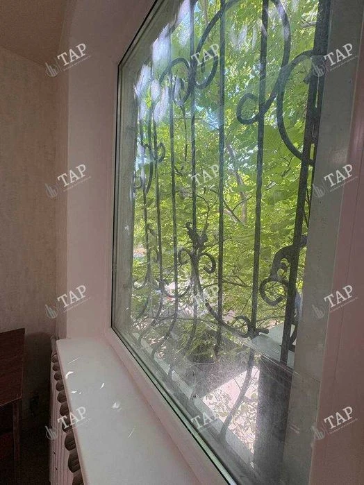 No commission for the buyer. Selling a real 1-room apartment