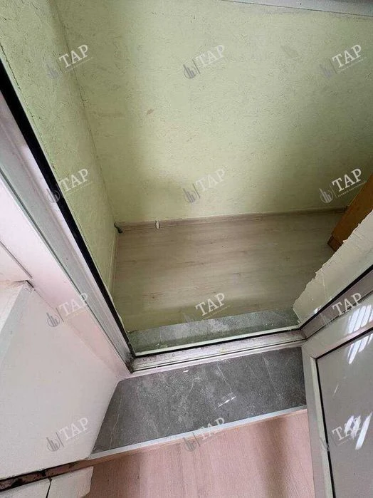 No commission for the buyer. Selling a real 1-room apartment