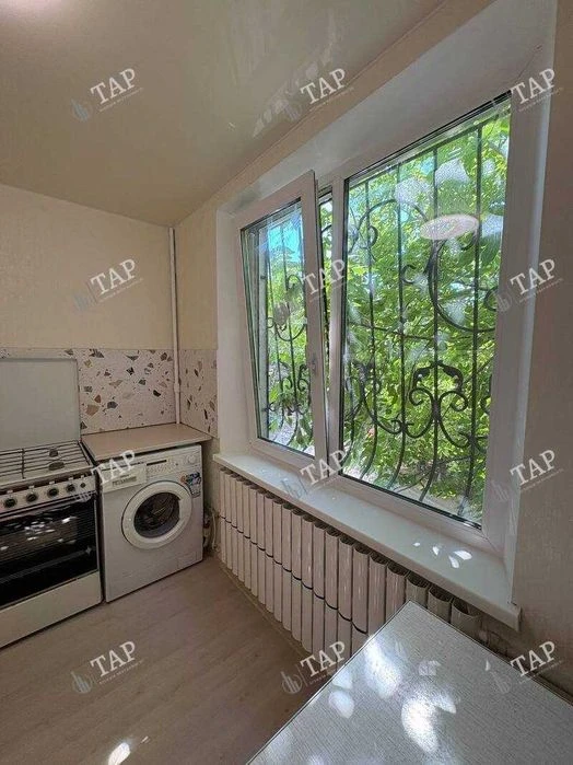 No commission for the buyer. Selling a real 1-room apartment