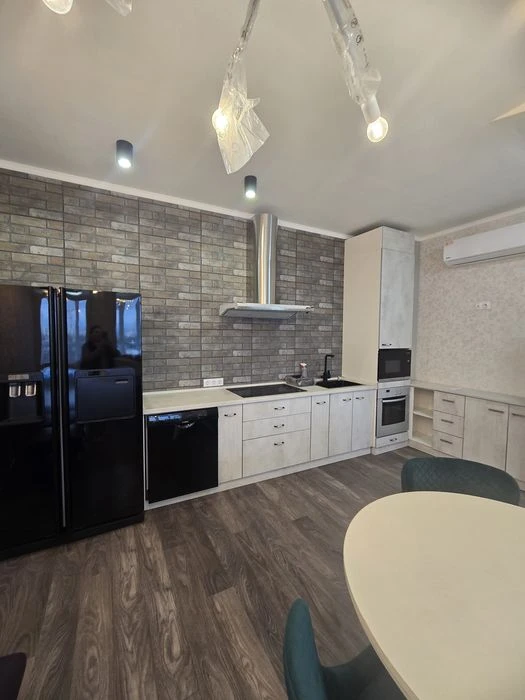 Selling a 3-room apartment in Osnovyansky district.