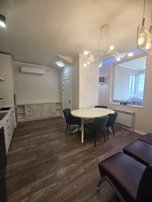 Selling a 3-room apartment in Osnovyansky district.