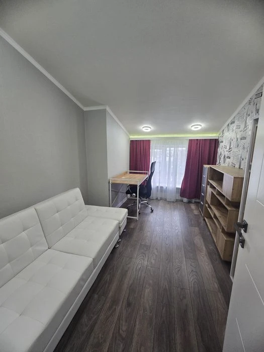 Selling a 3-room apartment in Osnovyansky district.