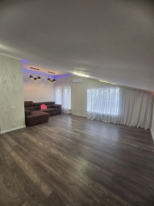 Selling a 3-room apartment in Osnovyansky district.