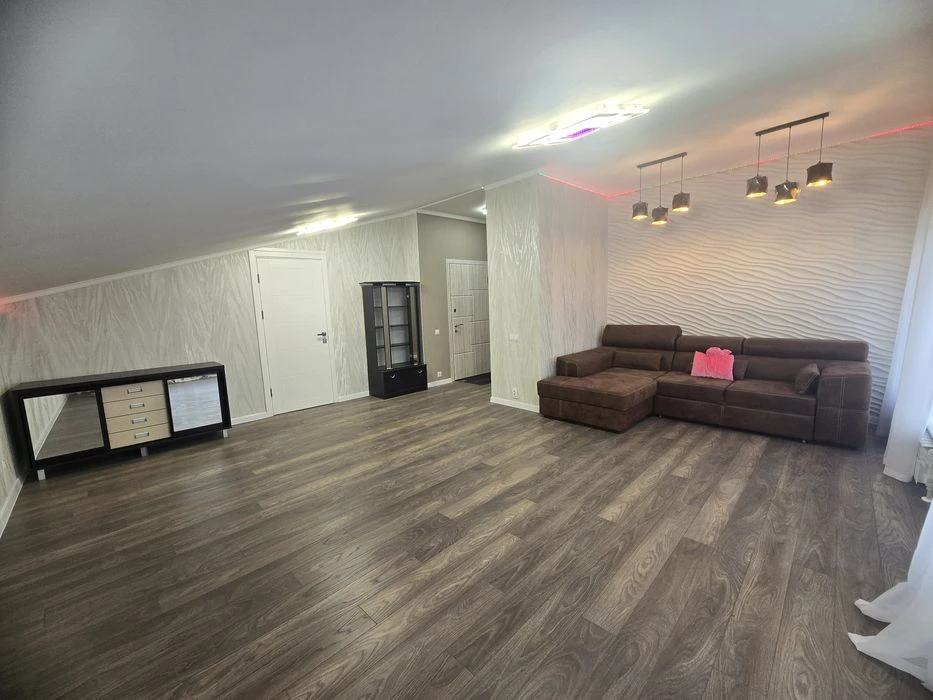 Selling a 3-room apartment in Osnovyansky district.