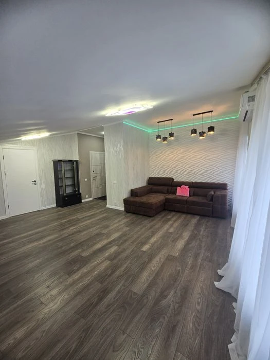 Selling a 3-room apartment in Osnovyansky district.