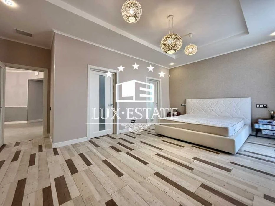 Продажа 4-комнатной квартиры в новострое ЖК "Ультра" Бот. Са