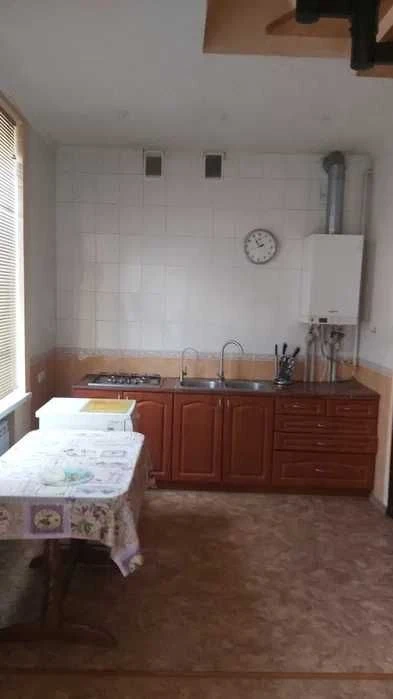 D1C Продам 2х этажную 5 ти комнатную квартиру в Центре, пер.