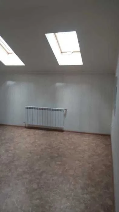 D1C Продам 2х этажную 5 ти комнатную квартиру в Центре, пер.