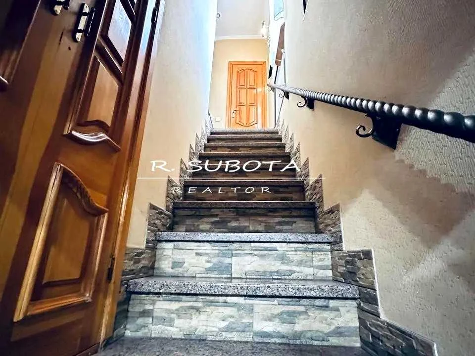 Будинок. Дніпро, Лабораторна вул.