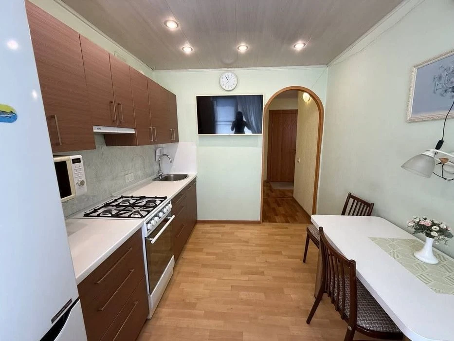 Продам 2 кімнатну квартиру з ремонтом на ж/м Придніпровськ/