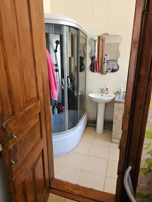 Продам 2-к квартиру (54м2), ремонтом + свое отопление / газ.
