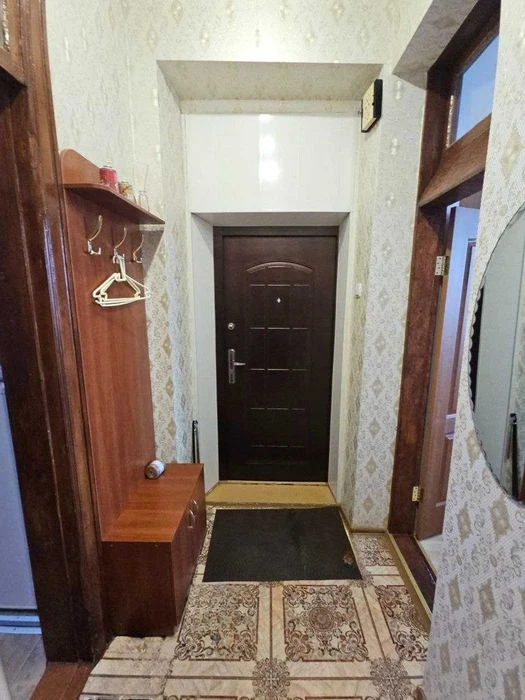 Продам 2-к квартиру (54м2), ремонтом + свое отопление / газ.