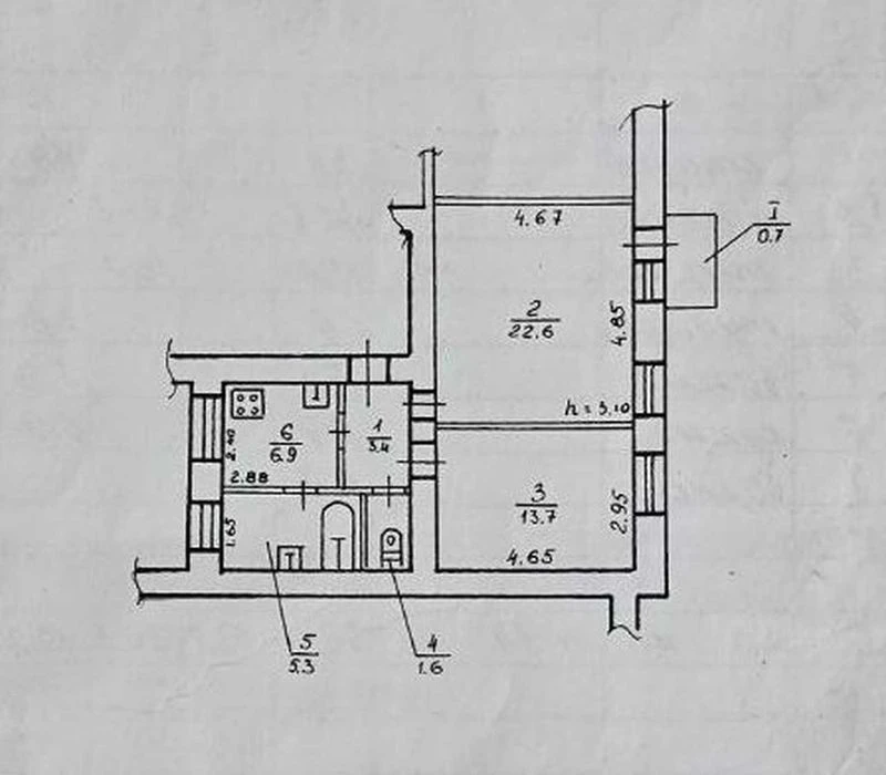 Продам 2-к квартиру (54м2), ремонтом + свое отопление / газ.