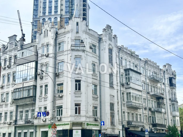 Sale, without%: 2-room apartment 49.1m2 in the royal house