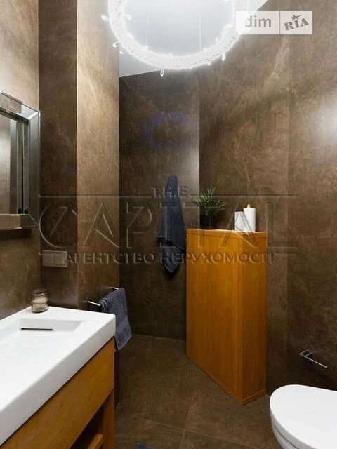 Продаж 3к квартири 121 кв. м на вул. Андрія Верхогляда 11 •