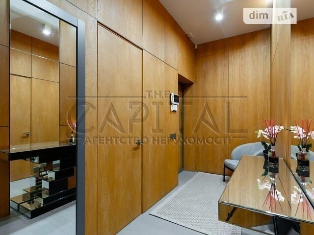 Продаж 3к квартири 121 кв. м на вул. Андрія Верхогляда 11 •