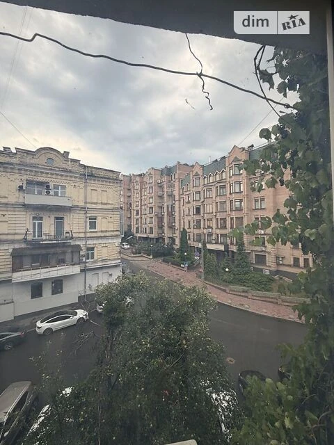 Продаж 2к квартири 45 кв. м на вул. Кудрявська 27-29 • ID 34