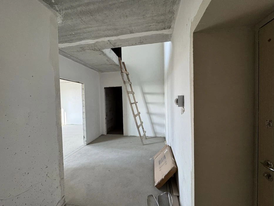 Продаж дворівневої квартири в новобудові,  на вулиці Джохара