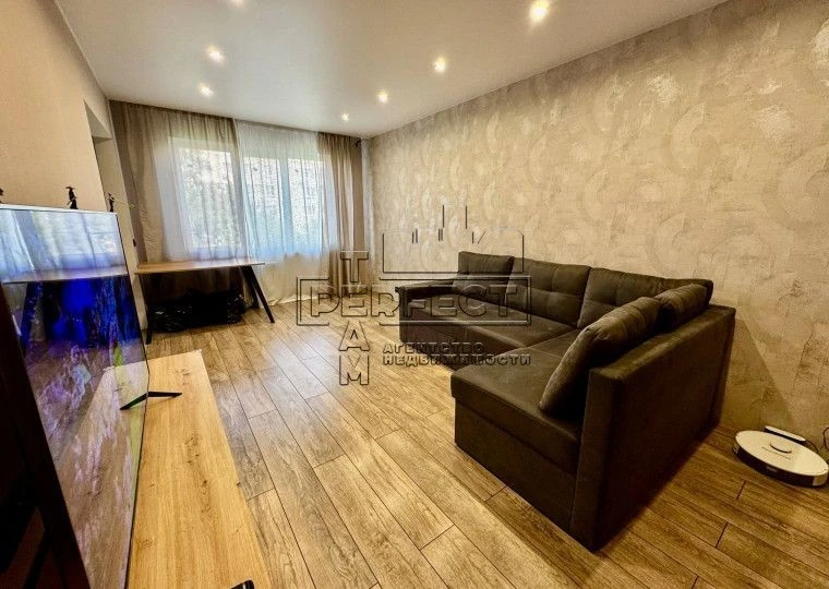 Продаж 2к квартири Якуба Коласа 5