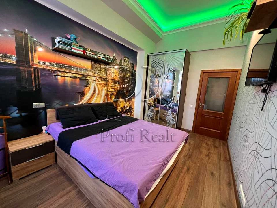 Квартира. Київ, Регенераторна вул., 4 к