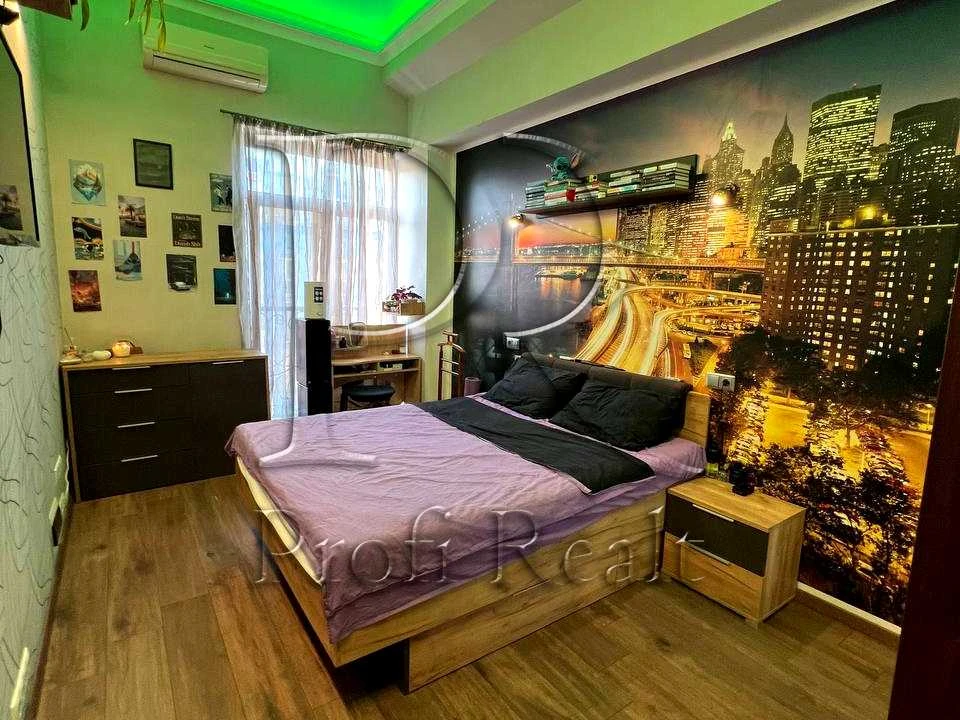 Квартира. Київ, Регенераторна вул., 4 к