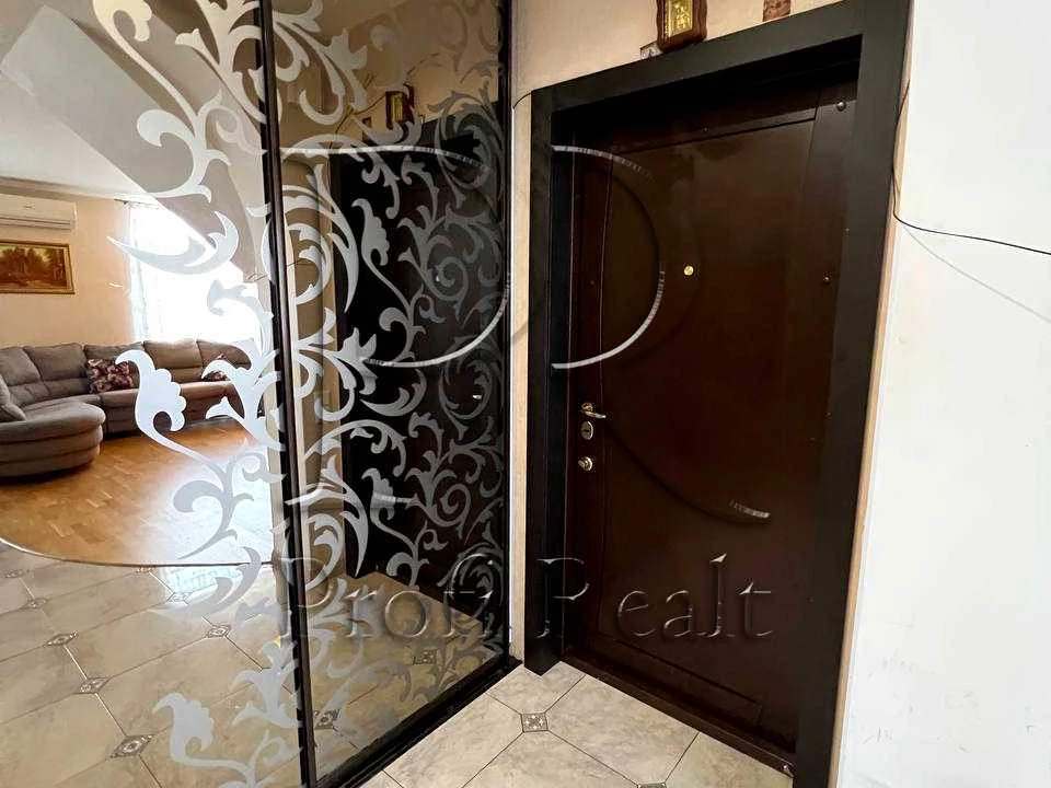 Квартира. Київ, Регенераторна вул., 4 к