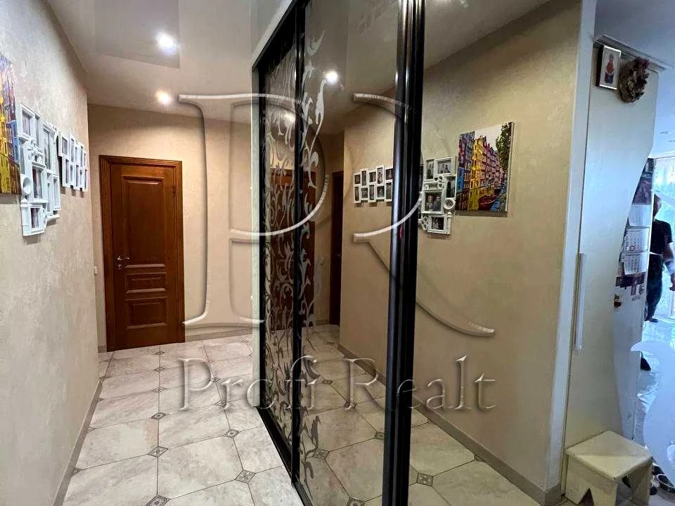 Квартира. Київ, Регенераторна вул., 4 к