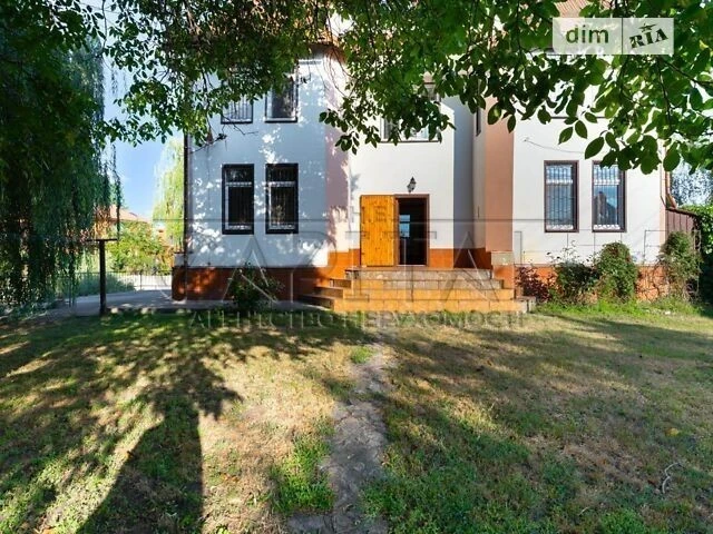 Продаж 3 поверхового будинку з ділянкою на 15 соток, 350 кв.