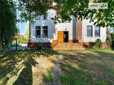 Продаж 3 поверхового будинку з ділянкою на 15 соток, 350 кв.