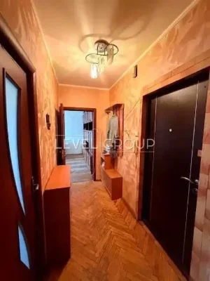 2-кімнатна квартира на Теремках-2 біля скверу та метро