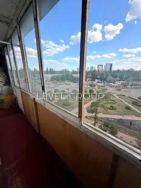 2-кімнатна квартира на Теремках-2 біля скверу та метро