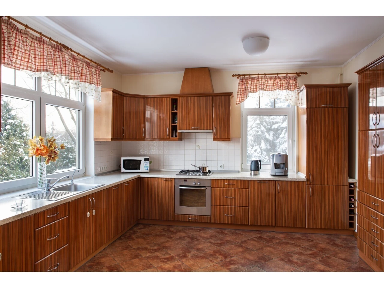 Оренда будинку 4256 м², Валерія Лобановського просп.