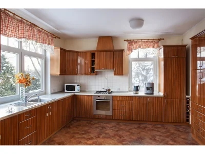 Оренда будинку 4256 м², Валерія Лобановського просп.