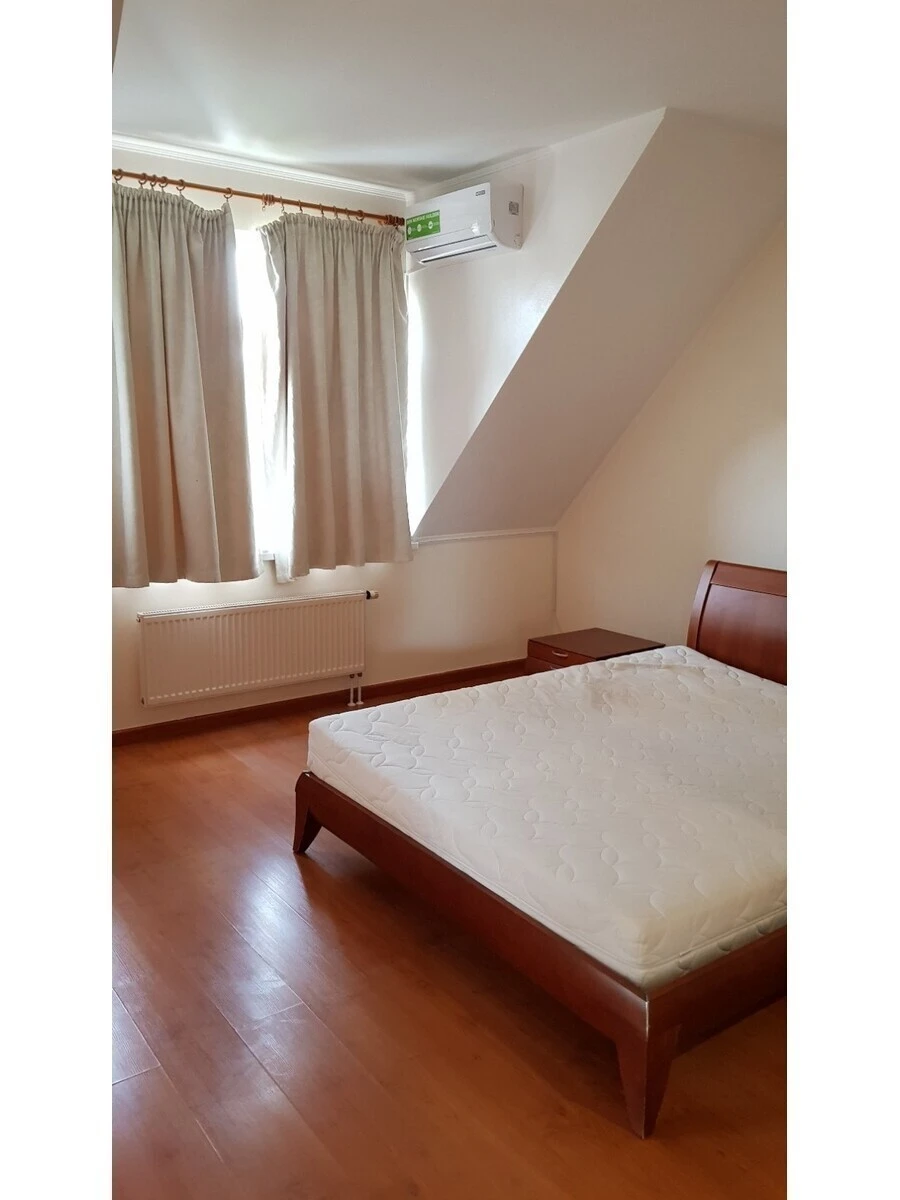Оренда будинку 4256 м², Валерія Лобановського просп.