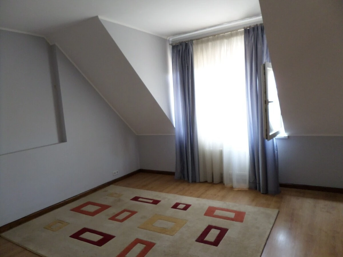 Оренда будинку 4256 м², Валерія Лобановського просп.