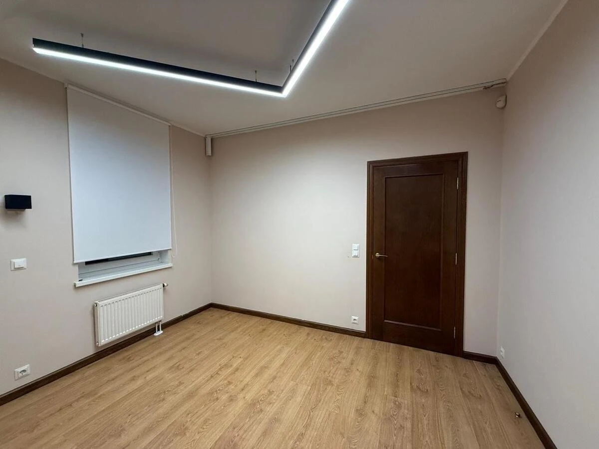 Оренда будинку 4256 м², Валерія Лобановського просп.