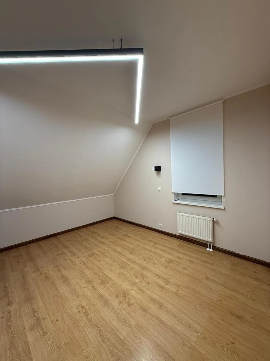Оренда будинку 4256 м², Валерія Лобановського просп.