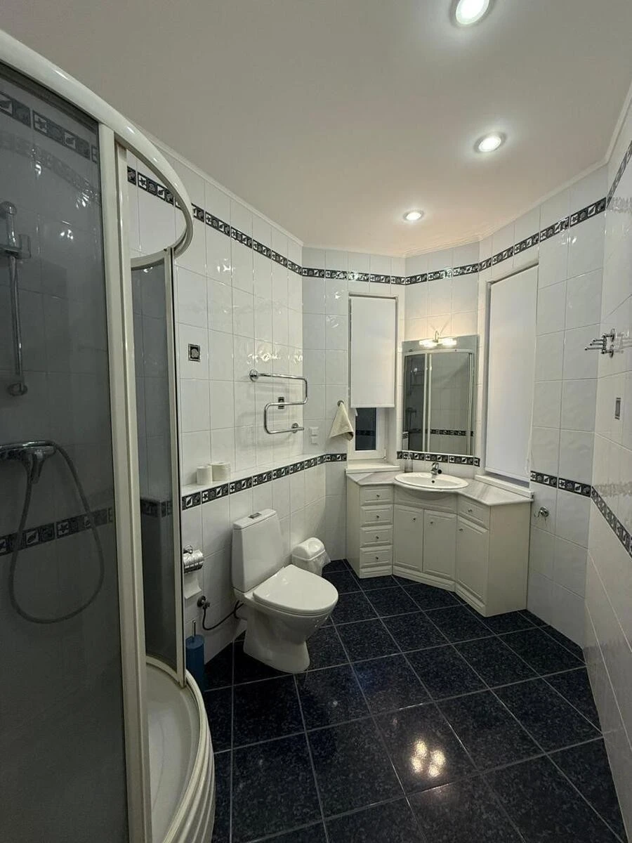 Оренда будинку 4256 м², Валерія Лобановського просп.