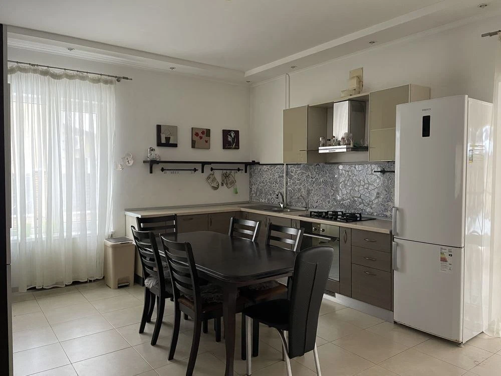 Оренда котеджу 220 м², Новорічна вул.