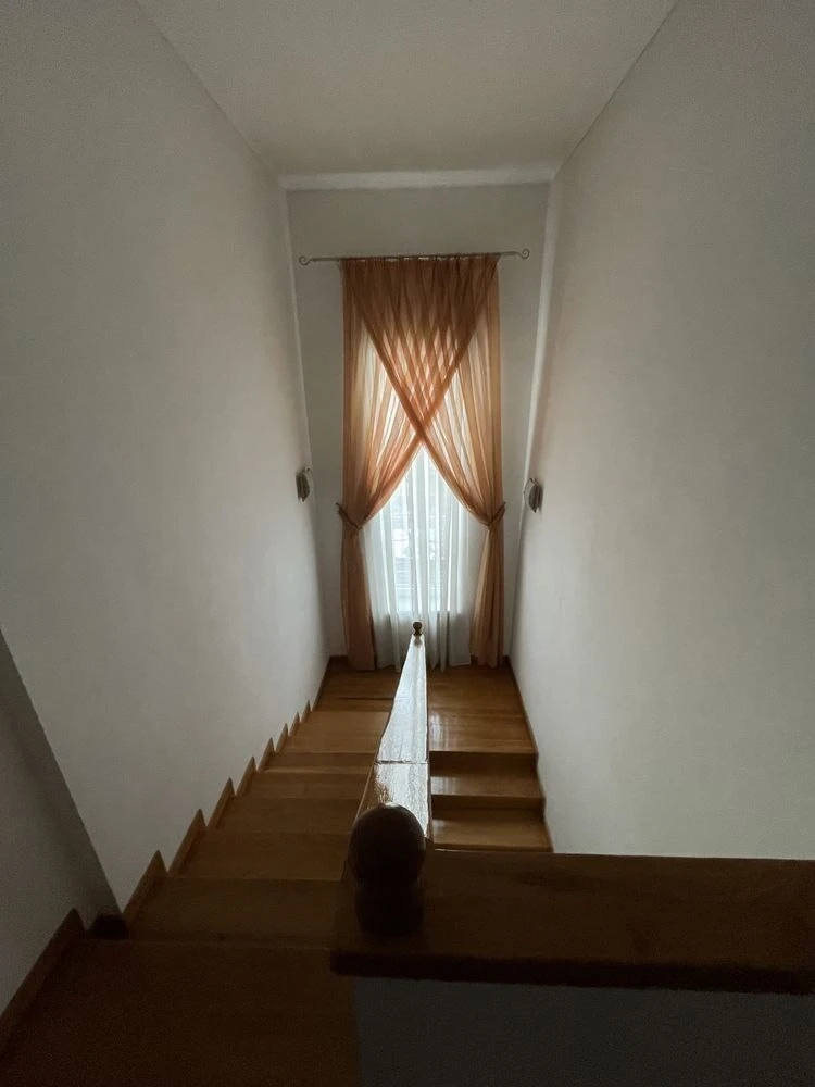 Оренда котеджу 220 м², Новорічна вул.