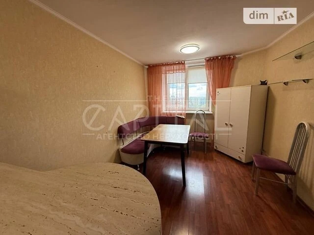 For sale 2-room apartment 72 sq. m. on Sviatoshynska Square 1 • ID 34699