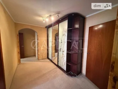 For sale 2-room apartment 72 sq. m. on Sviatoshynska Square 1 • ID 34699