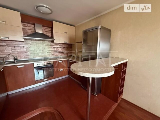 For sale 2-room apartment 72 sq. m. on Sviatoshynska Square 1 • ID 34699