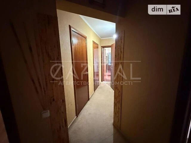 For sale 2-room apartment 72 sq. m. on Sviatoshynska Square 1 • ID 34699