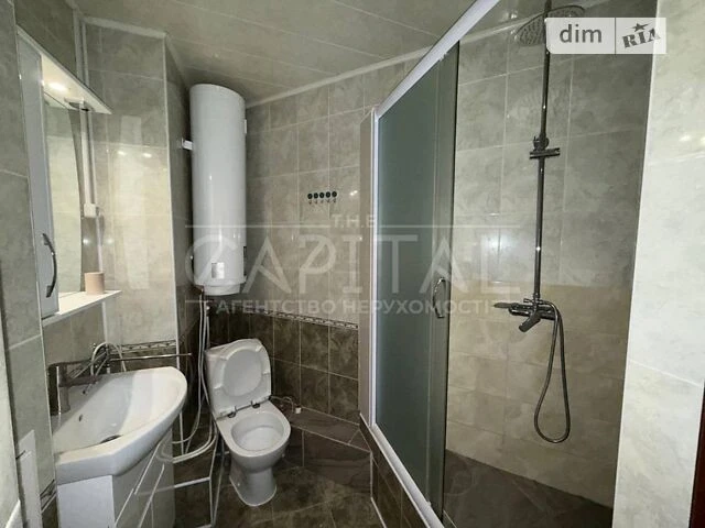 For sale 2-room apartment 72 sq. m. on Sviatoshynska Square 1 • ID 34699