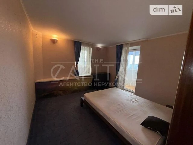 For sale 2-room apartment 72 sq. m. on Sviatoshynska Square 1 • ID 34699