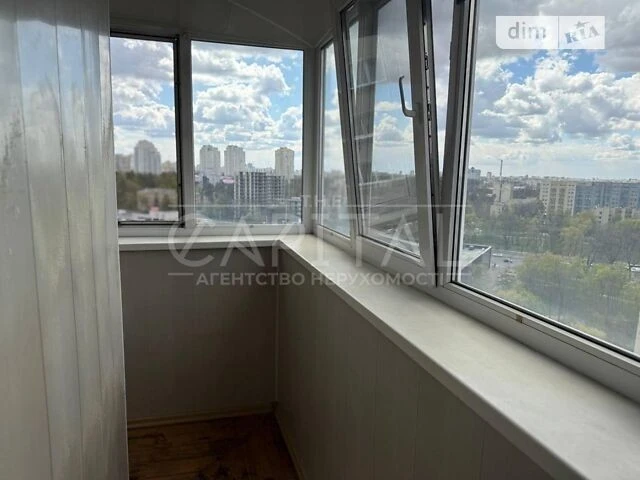 For sale 2-room apartment 72 sq. m. on Sviatoshynska Square 1 • ID 34699