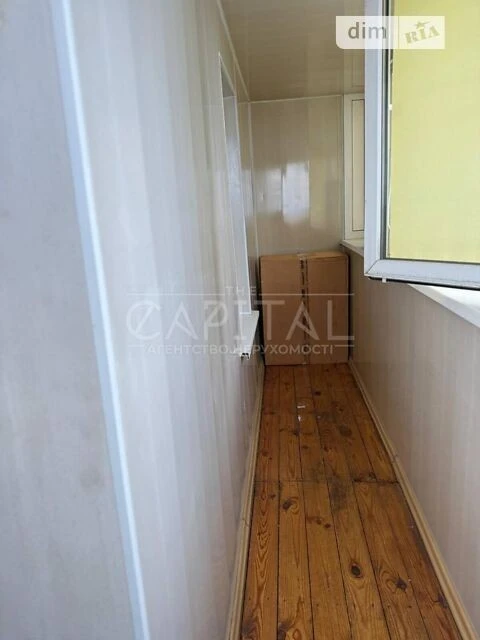For sale 2-room apartment 72 sq. m. on Sviatoshynska Square 1 • ID 34699