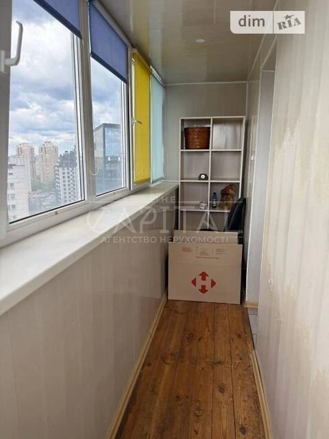 For sale 2-room apartment 72 sq. m. on Sviatoshynska Square 1 • ID 34699
